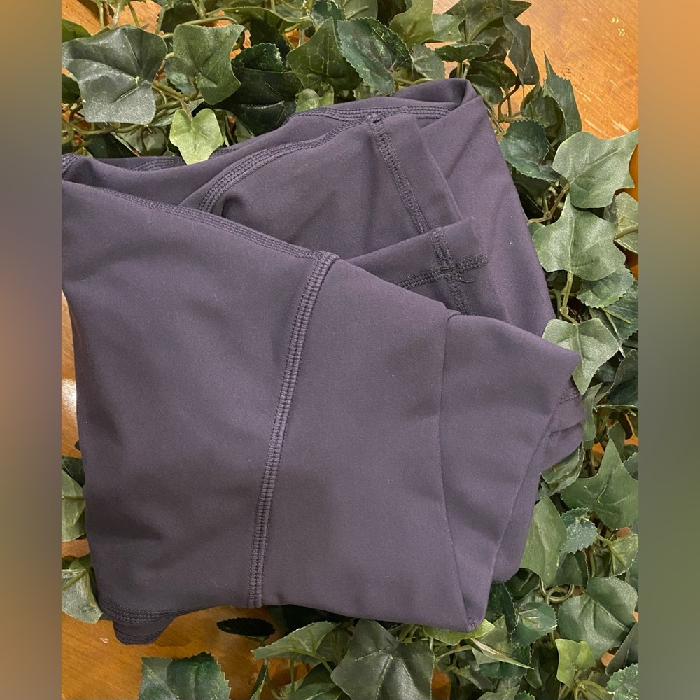 Alphalete Leggings XS Soft and durable, charcoal grey with a purple tone